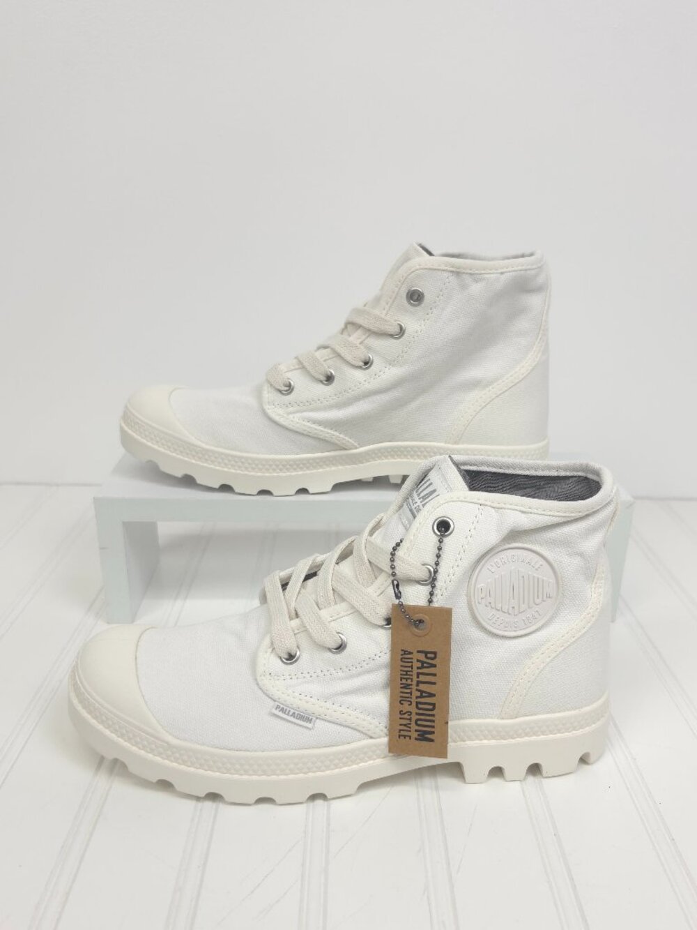 NIB Women's Palladium Pampa Hi Round Toe Lace Up Booties Star White Size 8.5 - Picture 4 of 11